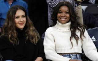 杰西卡 阿尔芭nba视频，杰西卡阿尔芭看nba
